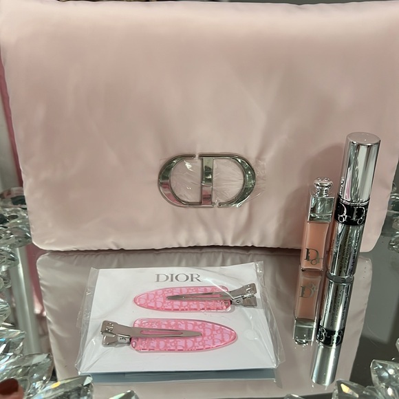 Dior Pink Clutch—Pink Dior Logo Hair Accessory & 2 Deluxe Samples - Picture 11 of 12